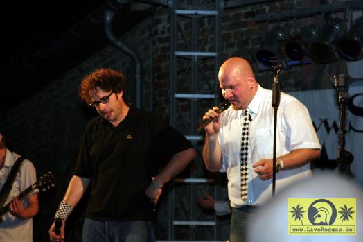 El Bossso + Die Ping Pongs (D) 9. This Is Ska Festival, Wasserburg Rosslau 24. Juni 2005 (12).jpg